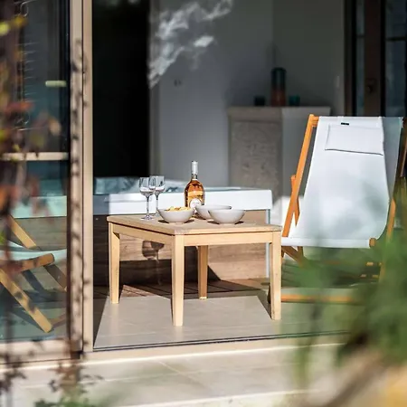 De Charme Avec Jacuzzi Et Sauna - Experience Authentique Et Intemporelle