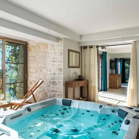 De Charme Avec Jacuzzi Et Sauna - Experience Authentique Et Intemporelle Apartment